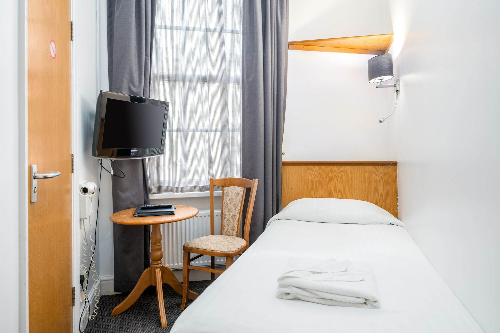Hotel Oyo Townhouse New England, London Victoria Exterior foto